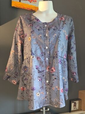 NWOT XLarge Grey Floral Blouse 3/4 Sleeves Polyester